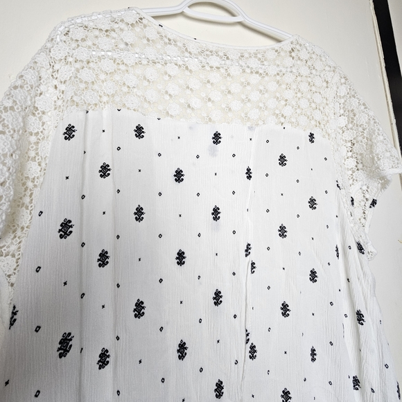 Torrid Crochet Sleeves Top, Size 3, white - Picture 4 of 7